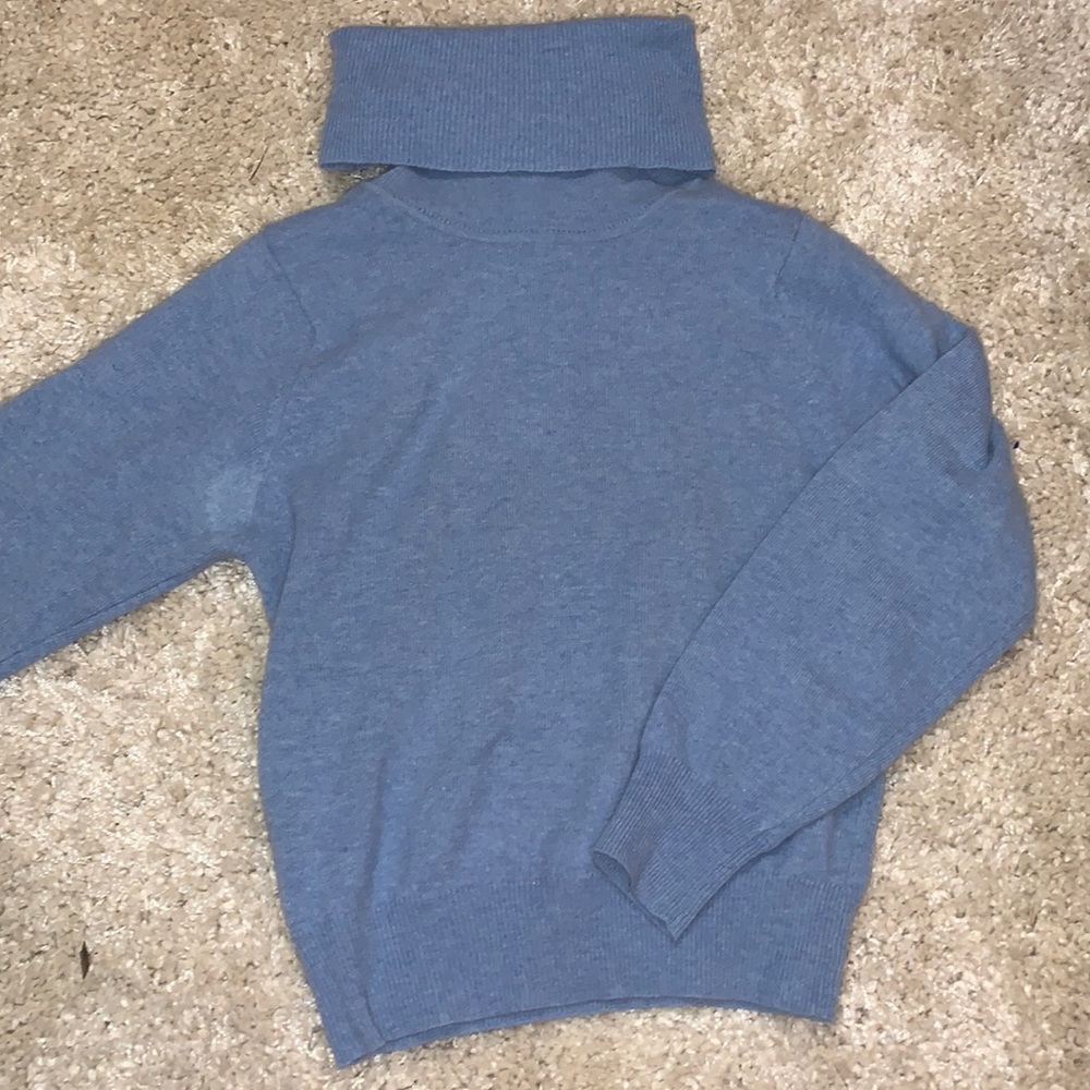 Super cute cropped blue turtleneck